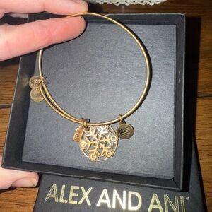 Alex & Ani Gold 2015 Limited Edition Snowflake Charm Bangle Bracelet